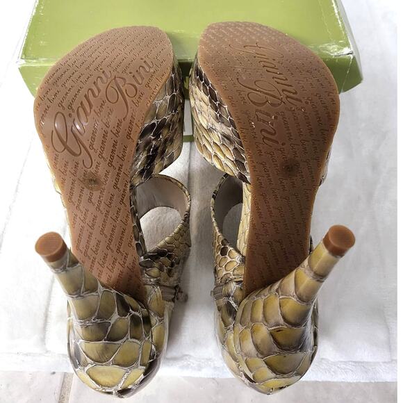 Gianni Bini Wynn 279 Snake Print Heels in Frosty Taupe - Size 7 - Picture 4 of 8